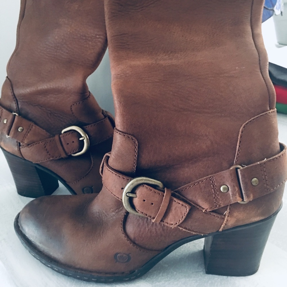 Born woman’s tobacco brown leather boots